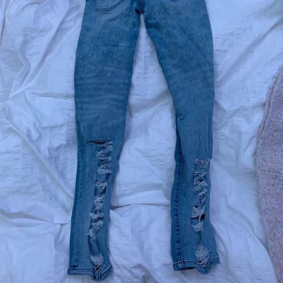 Very ripped light wash jeans! - Picture 4 of 4